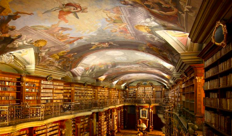 Samaya krasivaya biblioteka v mire nakhoditsya v Prage, Cheshskaya Respublika